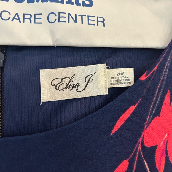 Eliza J Size 20w Navy & Pink Floral Shift Dress w/ Bell Sleeves - Picture 2 of 6